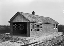 166359 Gezicht op de ploegbergplaats (ploegbaaskeet) van N.S. (Weg en Werken, wegonderhoud) te Eindhoven.